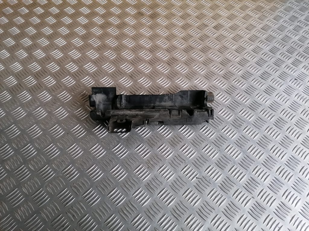 Radiatora kronšteins priekš BMW 320D E46 2004 TOURING 2 Radiatora kronšteins priekš BMW 320D E46 2004 TOURING