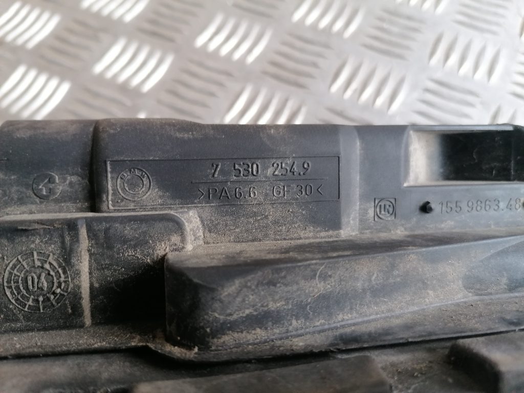 Radiatora kronšteins priekš BMW 320D E46 2004 TOURING 3 Radiatora kronšteins priekš BMW 320D E46 2004 TOURING