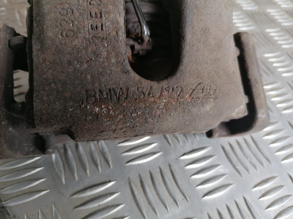 Priekšējais kreisais suports priekš BMW 320D E46 2004 TOURING 4 Priekšējais kreisais suports priekš BMW 320D E46 2004 TOURING