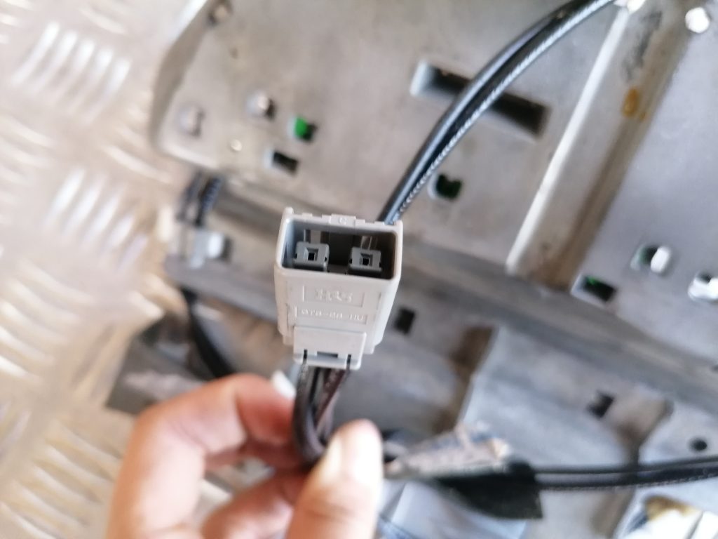 Antenas vadības bloks priekš VOLVO XC70 2007 3 Antenas vadības bloks priekš VOLVO XC70 2007