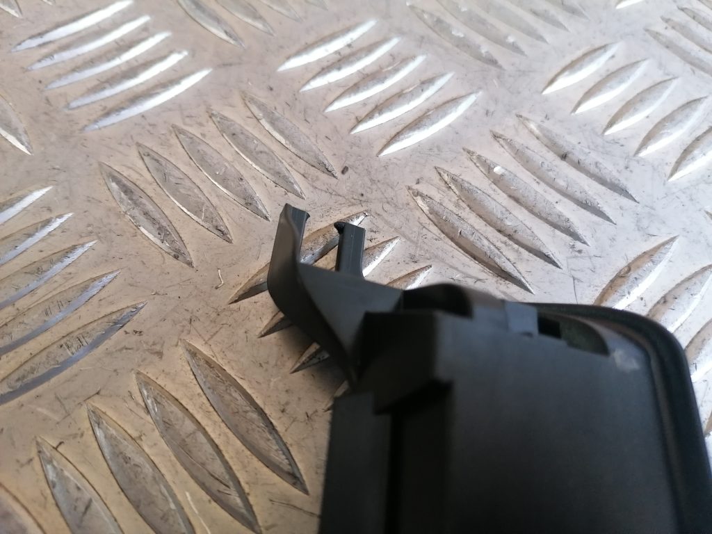 Stop signāls priekš VOLVO XC70 2007 3 Stop signāls priekš VOLVO XC70 2007