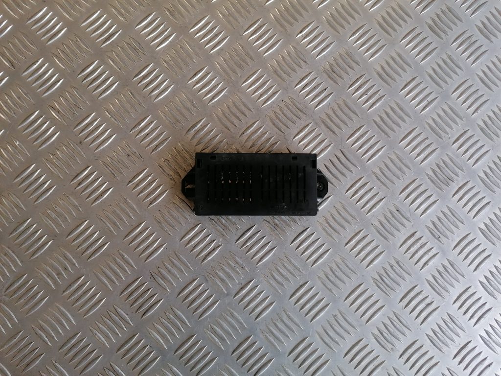 Drošinātāju relejas kaste priekš VOLVO XC70 2007 1 Drošinātāju relejas kaste priekš VOLVO XC70 2007