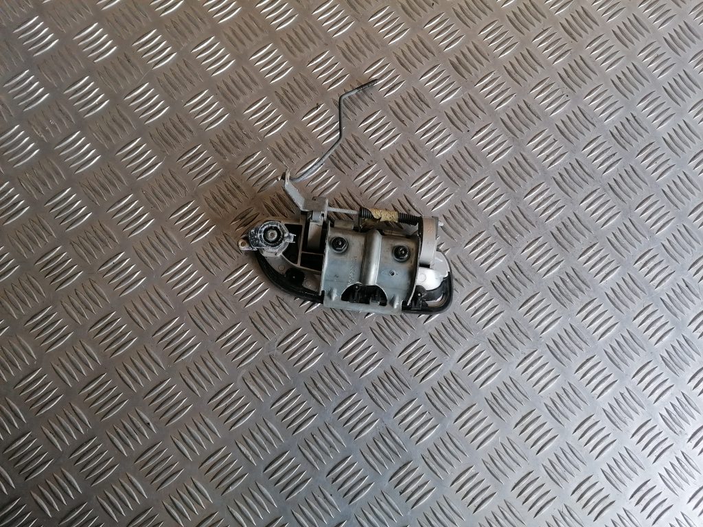 Priekšējāis kreisais durvju rokturis priekš VOLVO XC70 2007