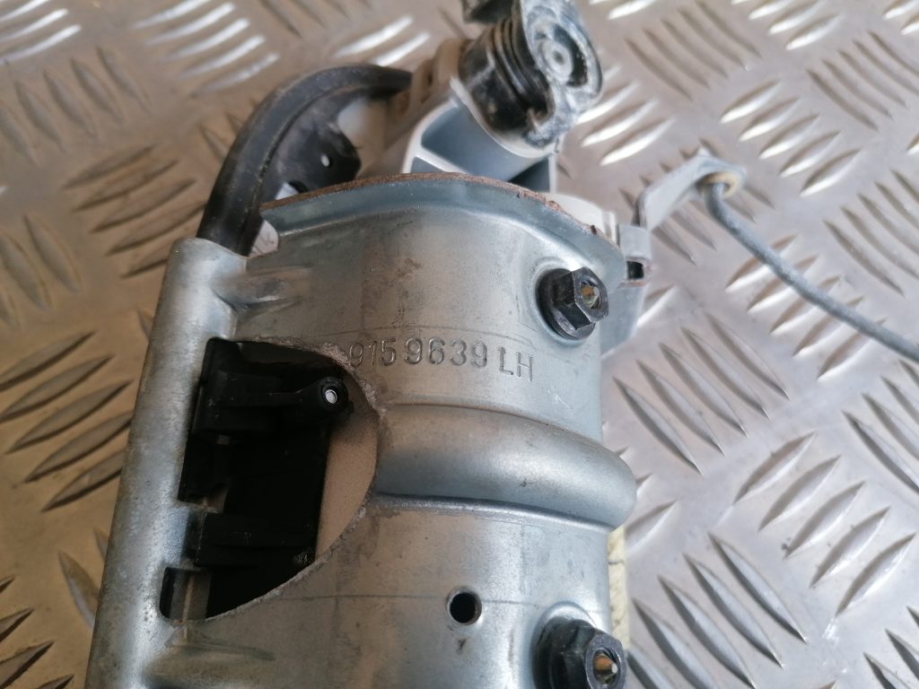 Priekšējāis kreisais durvju rokturis priekš VOLVO XC70 2007