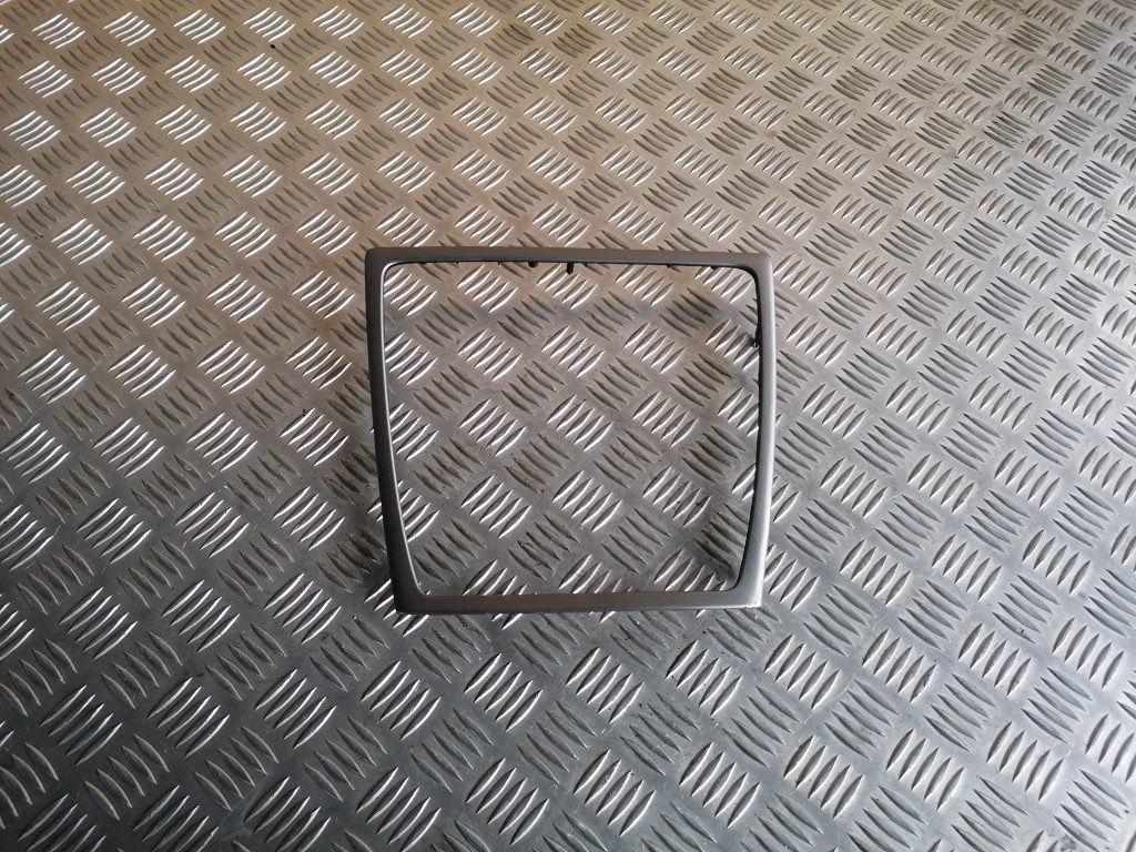 Automašīnas radio dekoratīva uzlika priekš VOLVO XC70 2007 1 Automašīnas radio dekoratīva uzlika priekš VOLVO XC70 2007