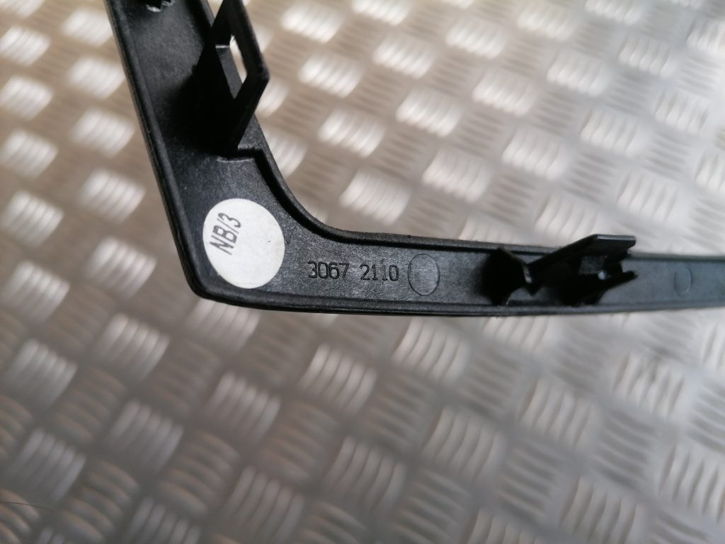 Automašīnas radio dekoratīva uzlika priekš VOLVO XC70 2007 3 Automašīnas radio dekoratīva uzlika priekš VOLVO XC70 2007