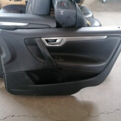 Priekšējo labo durvju apdare priekš VOLVO XC70 2007