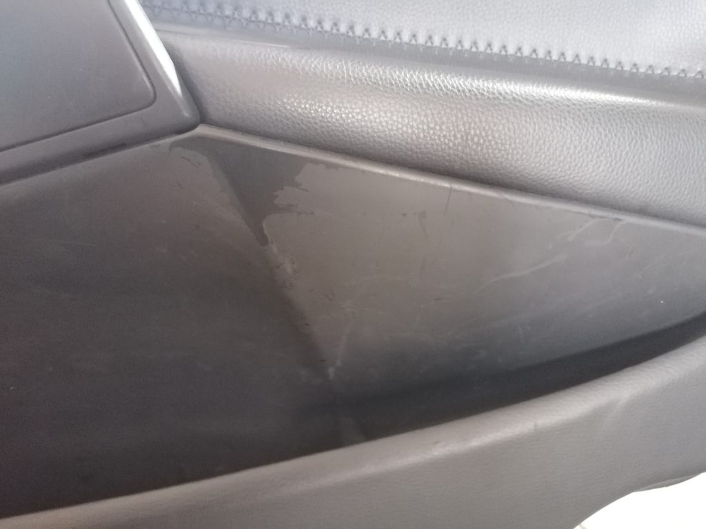 Priekšējo labo durvju apdare priekš VOLVO XC70 2007 2 Priekšējo labo durvju apdare priekš VOLVO XC70 2007