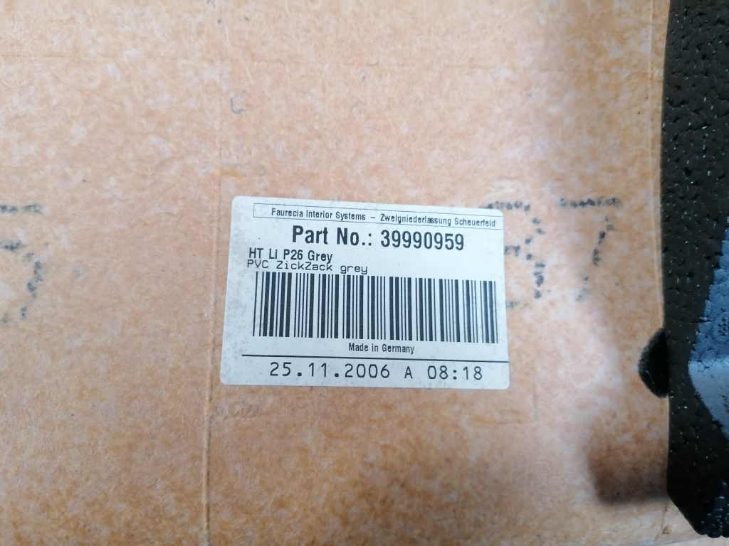 Aizmugurējo kreiso durvju apdare priekš VOLVO XC70 2007