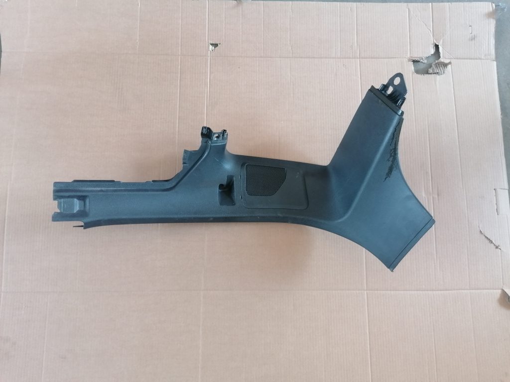 Bagažnieka nodalījuma statnes apdare priekš VOLVO XC70 2007