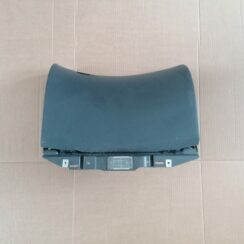 Mantu glabāšanas nodalījums pasažiera pusē priekš VOLVO XC70 2007