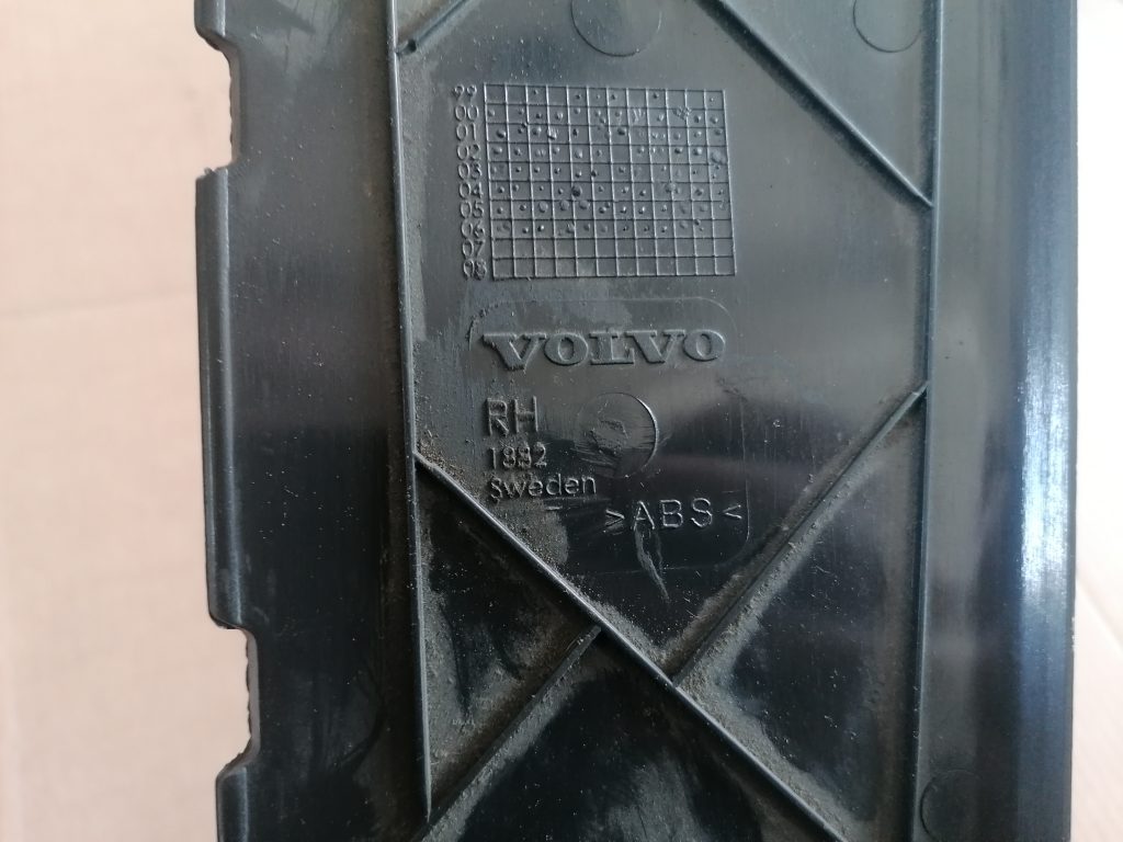 Bagāžnieka nodalījuma griestu uzlika priekš VOLVO XC70 2007