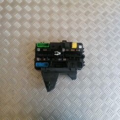 Drošinātāju relejas kaste priekš OPEL ASTRA H 2005