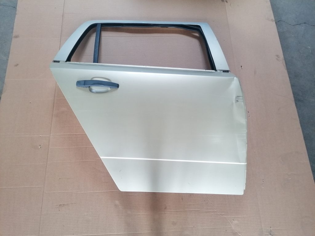 Aizmugurējās labās durvis priekš OPEL ASTRA H 2005