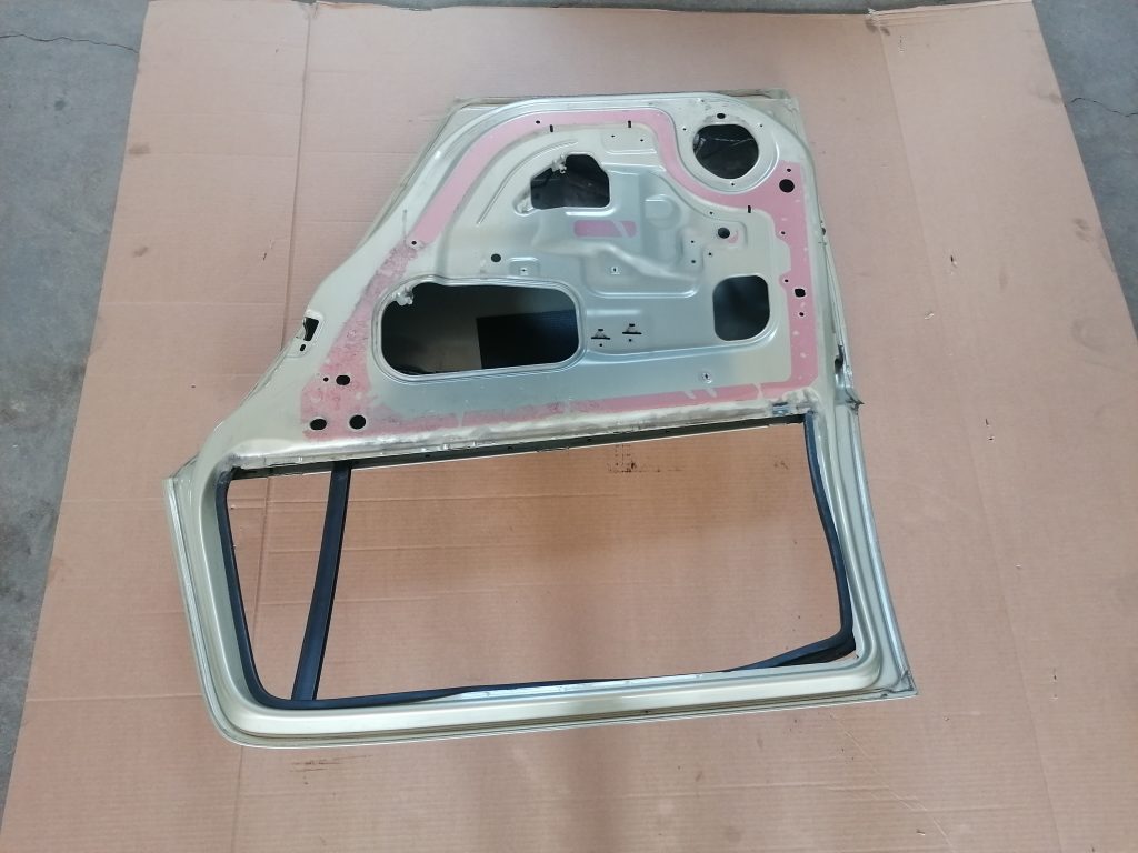 Aizmugurējās labās durvis priekš OPEL ASTRA H 2005