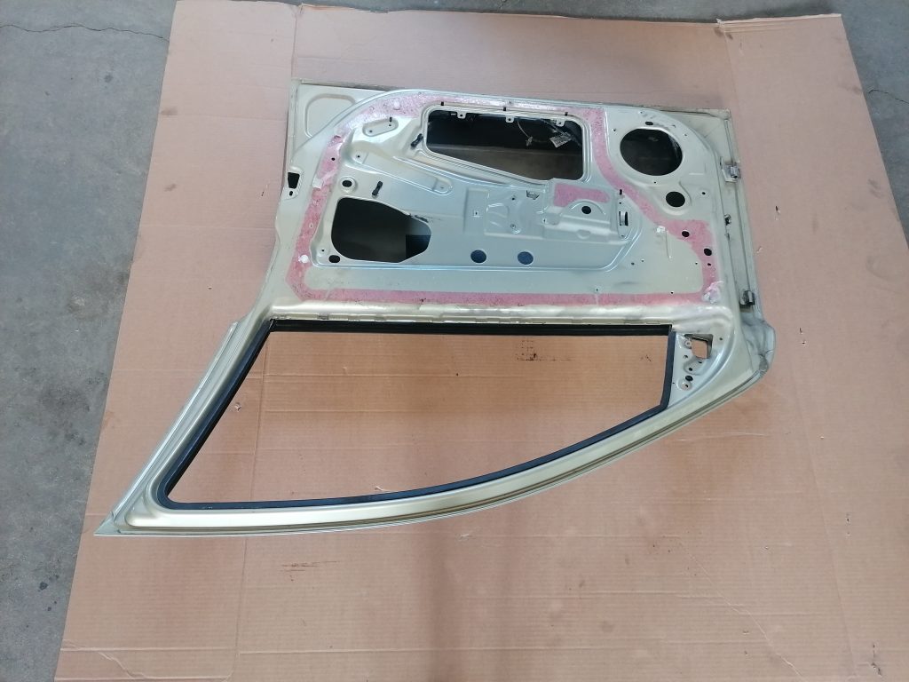 Priekšējās labās durvis priekš OPEL ASTRA H 2005