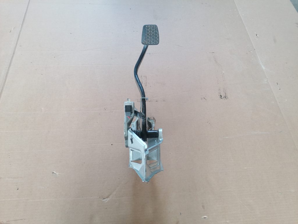 Bremžu pedālis priekš OPEL ASTRA H 2005 1 Bremžu pedālis priekš OPEL ASTRA H 2005