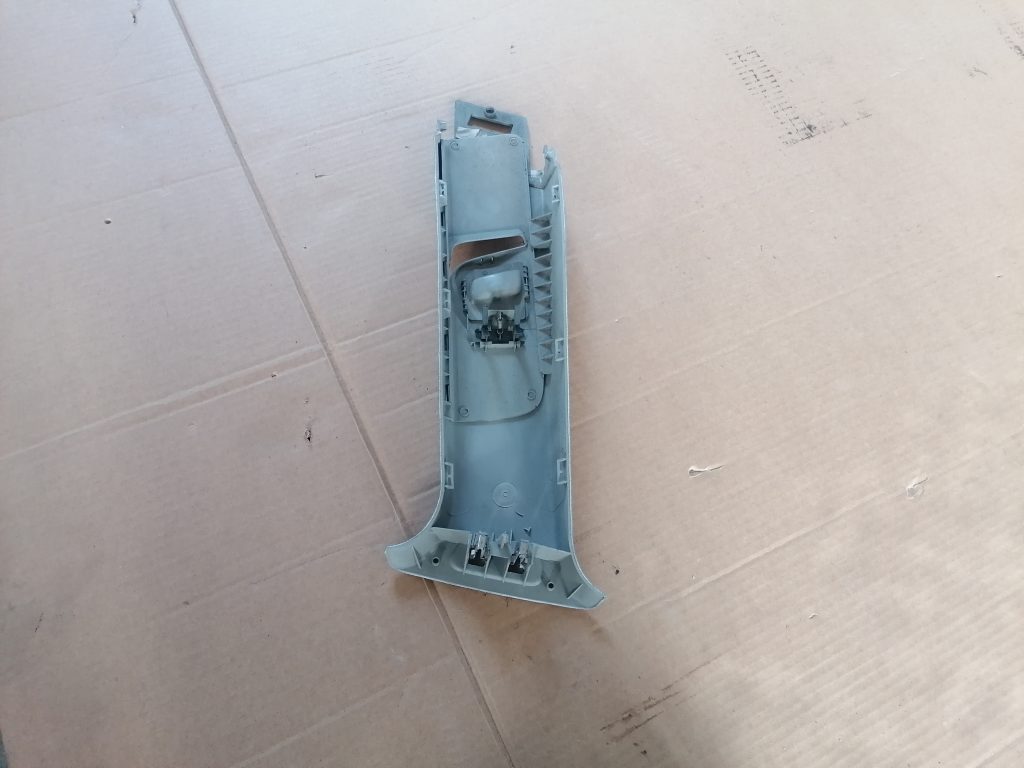 Vidējas salona statnes apdare priekš OPEL ASTRA H 2005