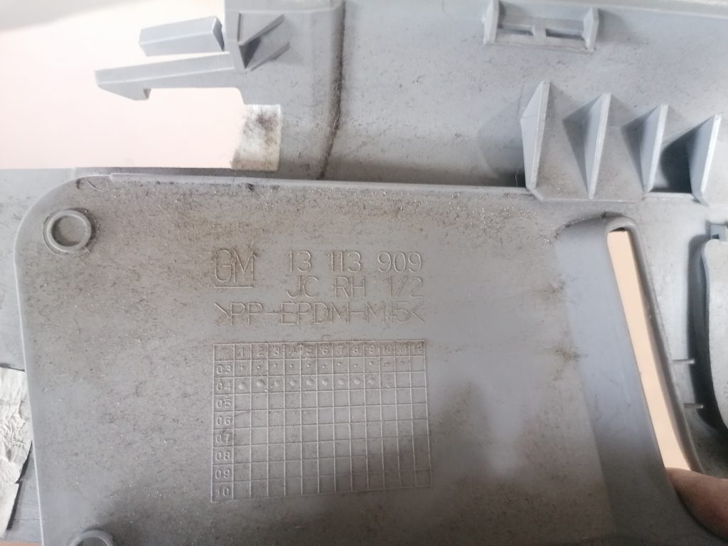 Vidējas salona statnes apdare priekš OPEL ASTRA H 2005