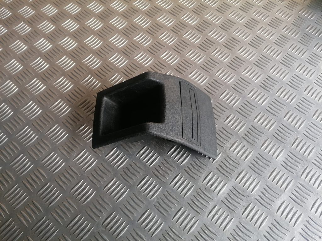 Centrālās konsoles nodalījums priekš OPEL ASTRA H 2005