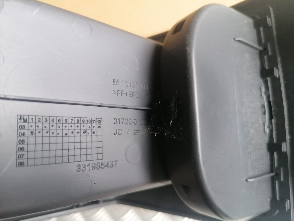 Centrālās konsoles nodalījums priekš OPEL ASTRA H 2005