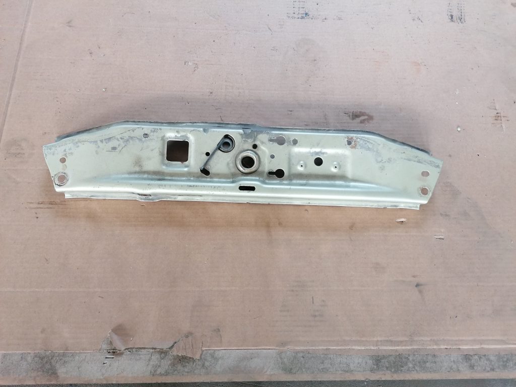 Priekšējā radiatora rāmja augšēja daļa priekš OPEL ASTRA H 2005 1 Priekšējā radiatora rāmja augšēja daļa priekš OPEL ASTRA H 2005