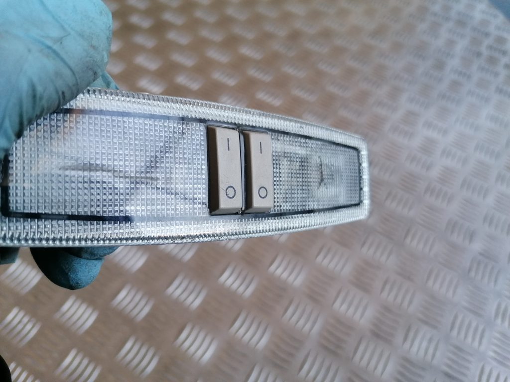 Aizmugurējo sēdvietu apgaismojums priekš OPEL ZAFIRA 2004