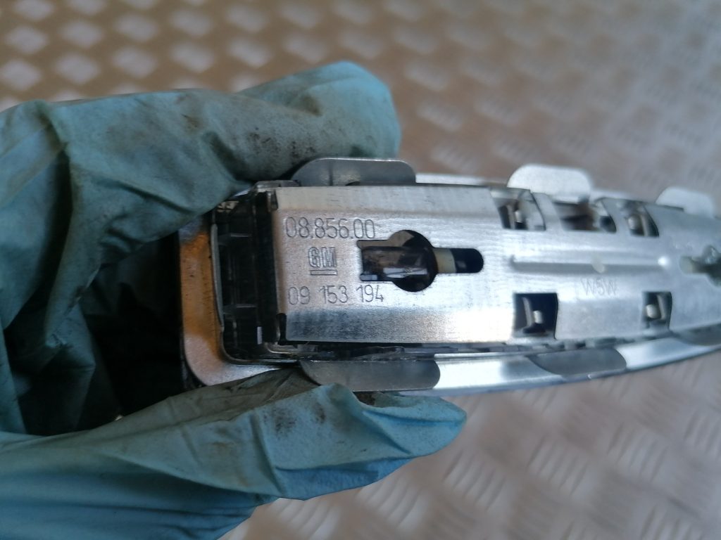 Aizmugurējo sēdvietu apgaismojums priekš OPEL ZAFIRA 2004