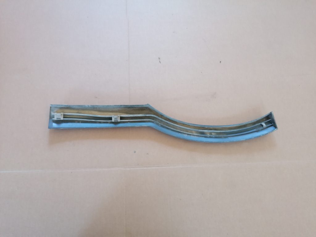 Aizmugurēja spārna uzlika (moldings) priekš OPEL ZAFIRA 2004