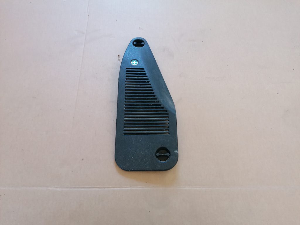 Bagāžnieka nodalījuma sānu apdares lūka priekš OPEL ZAFIRA 2004