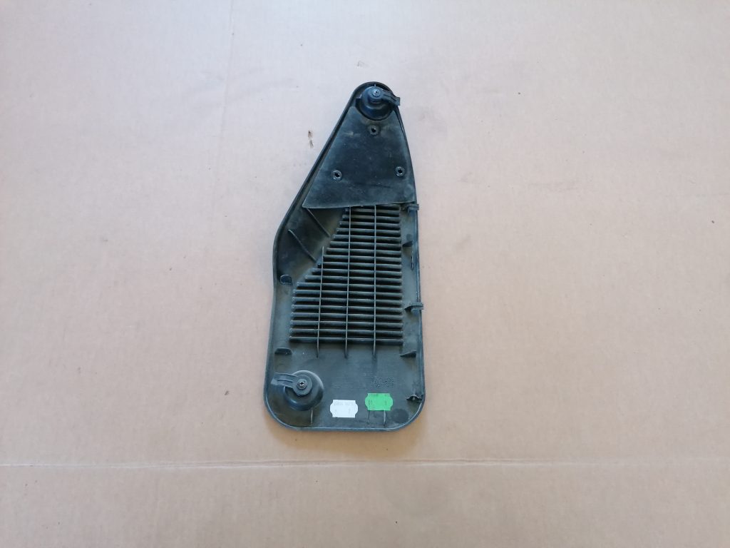 Bagāžnieka nodalījuma sānu apdares lūka priekš OPEL ZAFIRA 2004