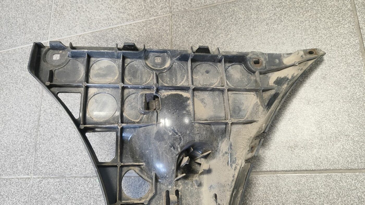 Aizmugurējā spārna un bufera stiprinājums priekš BMW 525 E60 2006 OLIVE 2 Aizmugurējā spārna un bufera stiprinājums priekš BMW 525 E60 2006 OLIVE