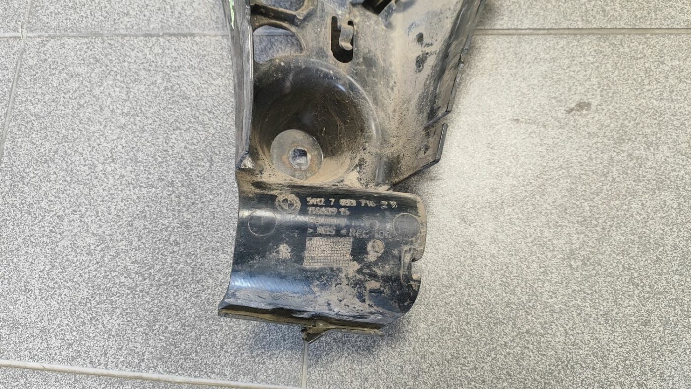 Aizmugurējā spārna un bufera stiprinājums priekš BMW 525 E60 2006 OLIVE 15 Aizmugurējā spārna un bufera stiprinājums priekš BMW 525 E60 2006 OLIVE