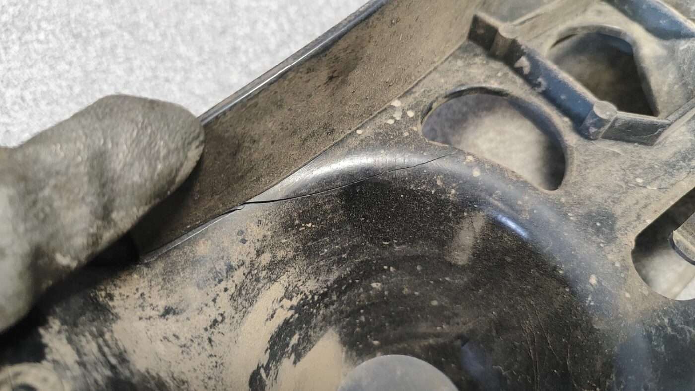 Aizmugurējā spārna un bufera stiprinājums priekš BMW 525 E60 2006 OLIVE 12 Aizmugurējā spārna un bufera stiprinājums priekš BMW 525 E60 2006 OLIVE