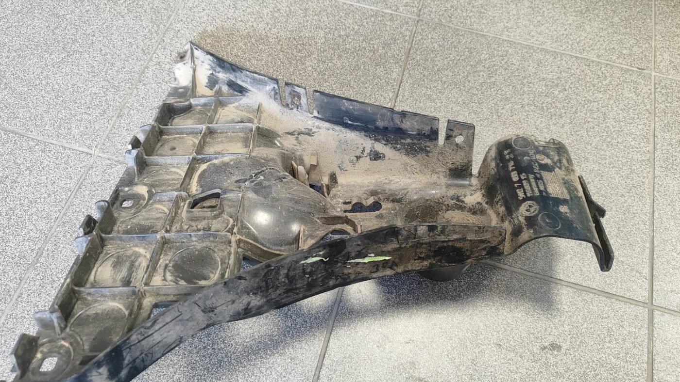 Aizmugurējā spārna un bufera stiprinājums priekš BMW 525 E60 2006 OLIVE 10 Aizmugurējā spārna un bufera stiprinājums priekš BMW 525 E60 2006 OLIVE