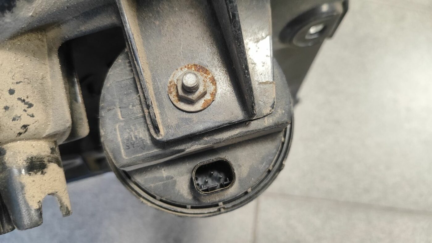 Aizmugurējā spārna un bufera stiprinājums priekš BMW 525 E60 2006 OLIVE 6 Aizmugurējā spārna un bufera stiprinājums priekš BMW 525 E60 2006 OLIVE