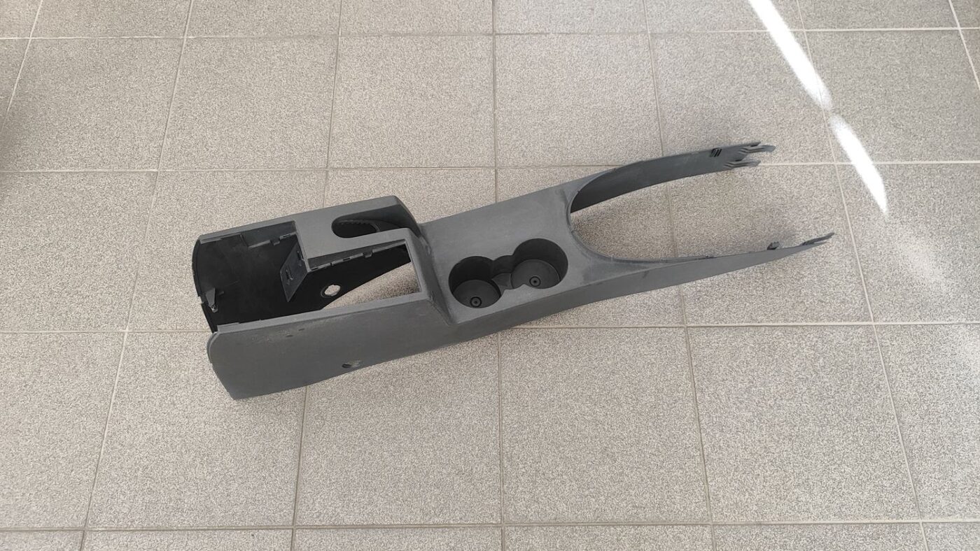 Centrālās konsoles apdares lielākā daļa priekš VW TOURAN 2005