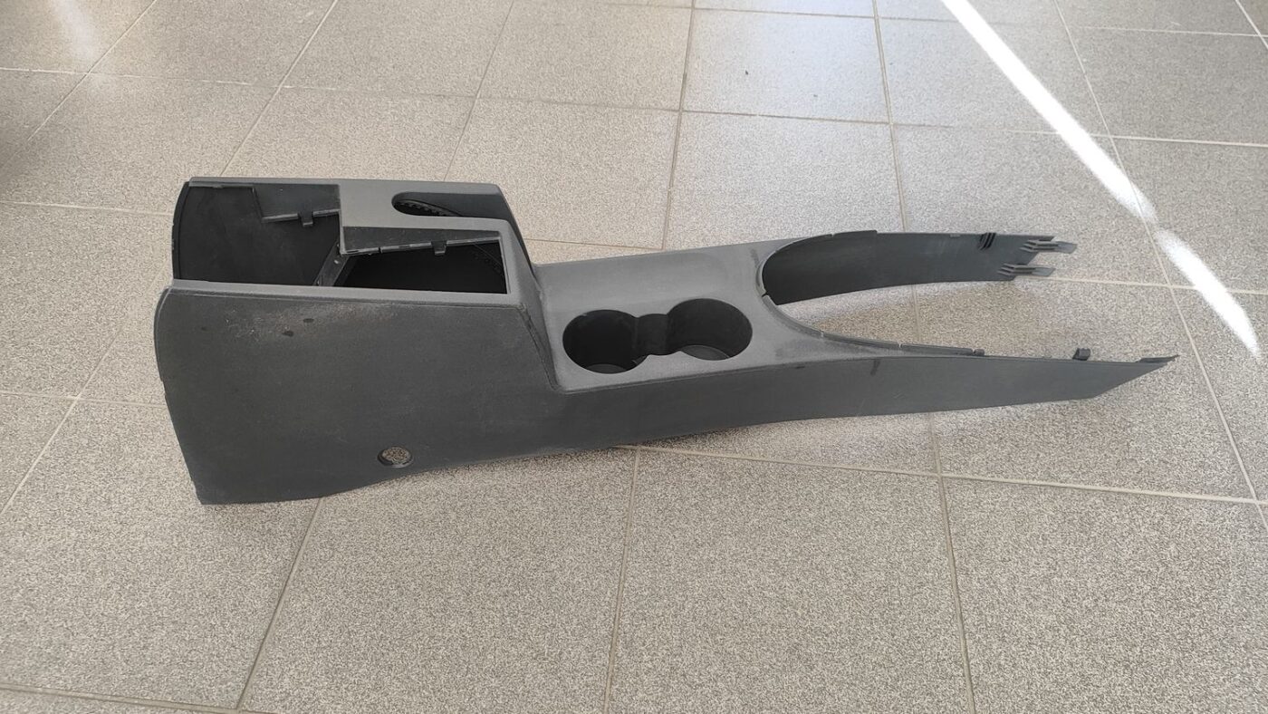 Centrālās konsoles apdares lielākā daļa priekš VW TOURAN 2005