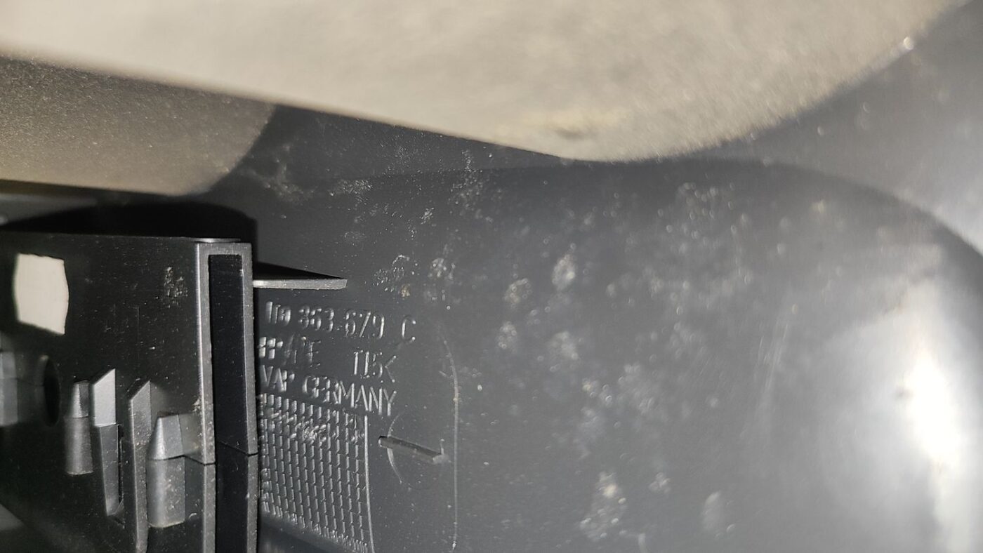 Centrālās konsoles apdares lielākā daļa priekš VW TOURAN 2005