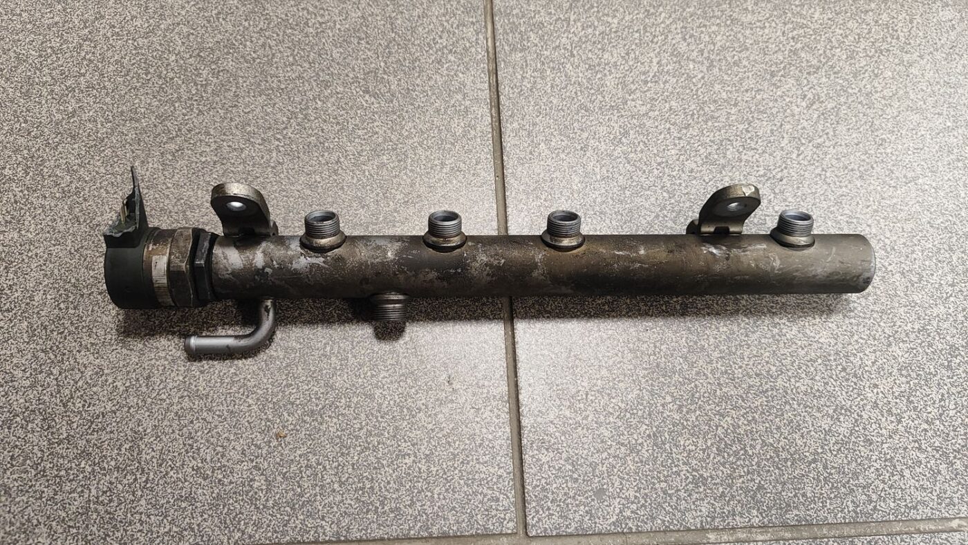 Degvielas sadales caurule priekš MERCEDES BENZ ML320 2005 BLACK 1 Degvielas sadales caurule priekš MERCEDES BENZ ML320 2005 BLACK