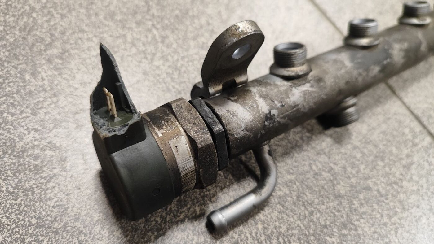 Degvielas sadales caurule priekš MERCEDES BENZ ML320 2005 BLACK 2 Degvielas sadales caurule priekš MERCEDES BENZ ML320 2005 BLACK