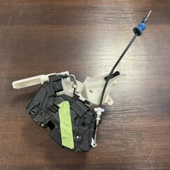 Aizmugurējo kreiso durvju slēdzene priekš VW PASSAT CC 2009