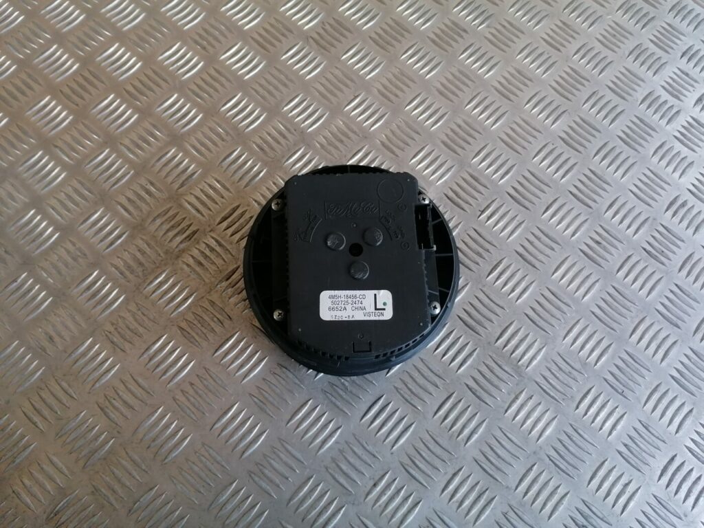 Salona ventilators priekš VOLVO C30 2008 SILVER 2 Salona ventilators priekš VOLVO C30 2008 SILVER