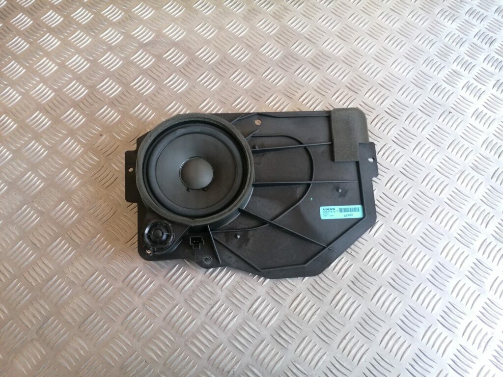 Durvju skaļrunis, apakšā priekš VOLVO C30 2008 SILVER