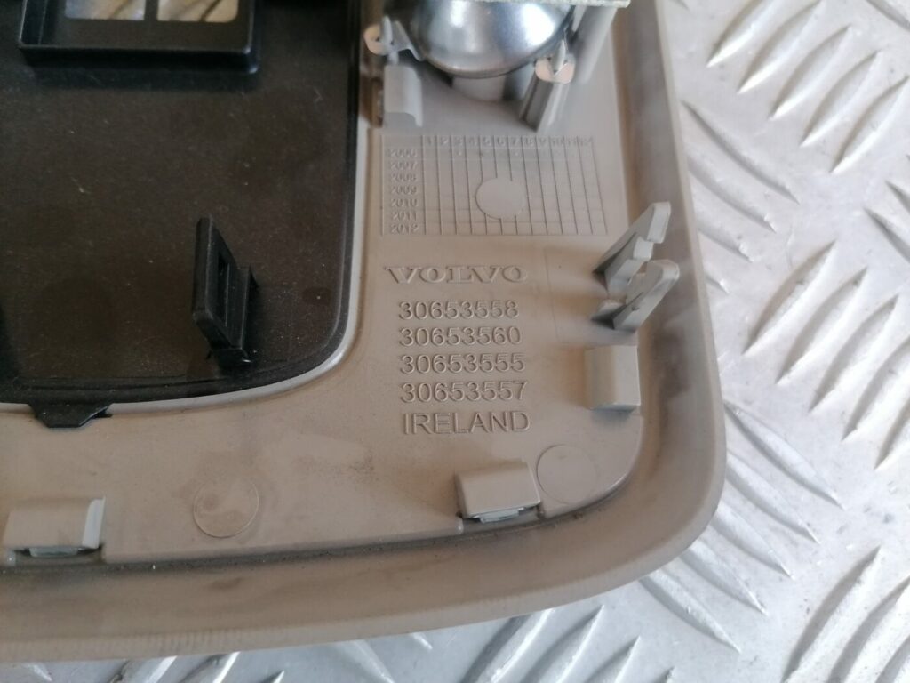 Salona apgaismojuma panelis priekš VOLVO C30 2008 SILVER 3 Salona apgaismojuma panelis priekš VOLVO C30 2008 SILVER