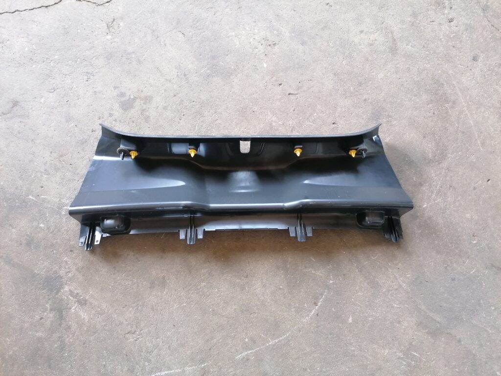 Bagažnieka nodalījuma sliekšņa uzlika priekš VOLVO C30 2008 SILVER