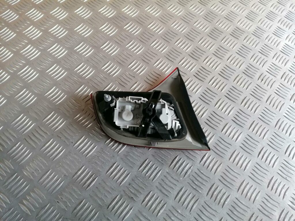 Bagāžnieka vāka labais lukturis priekš AUDI A4 2008 AVANT