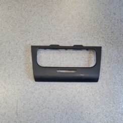 Mērinstrumentu paneļa dekoratīvais rāmis priekš VW GOLF VARIANT 2012