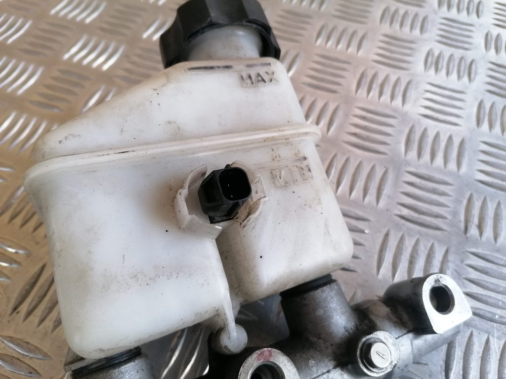 Bremžu pastiprinātāja galvenais cilindrs priekš KIA CEED 2007