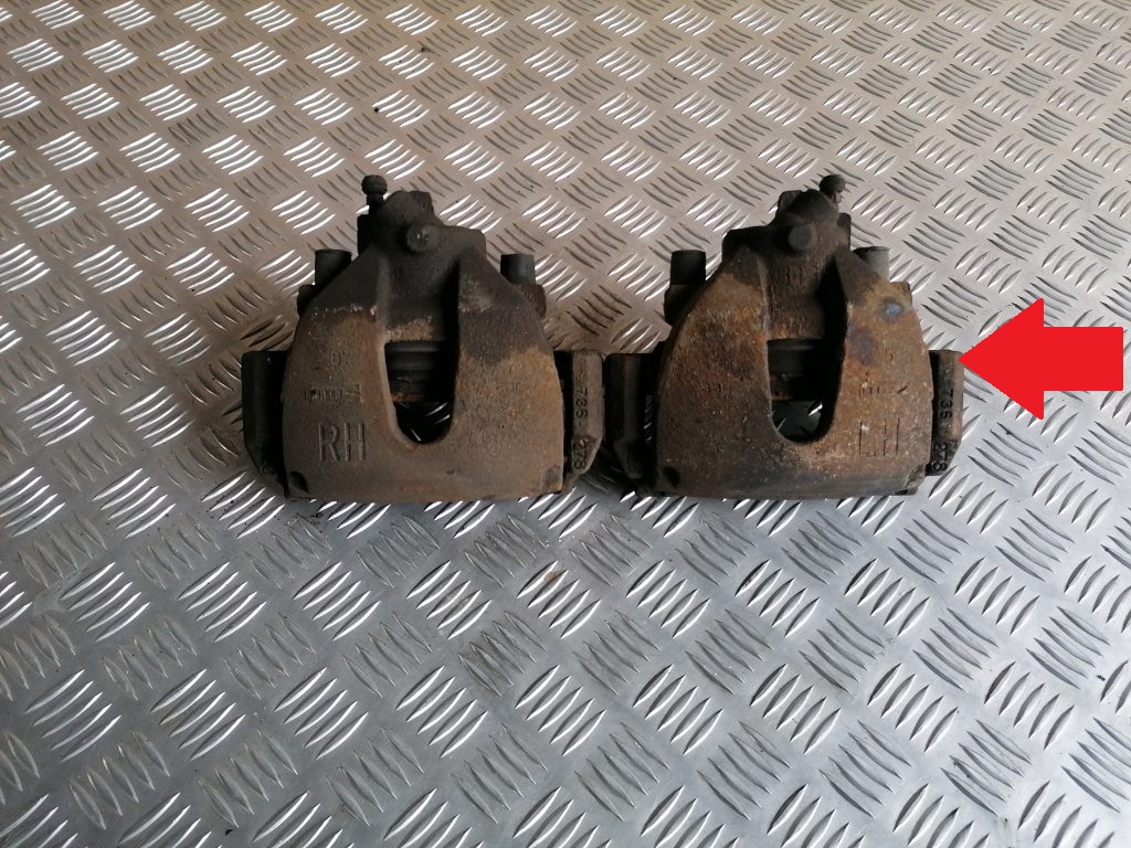 Priekšējais kreisais suports priekš VOLVO C30 2008 TURQUOISE 1 Priekšējais kreisais suports priekš VOLVO C30 2008 TURQUOISE